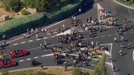 Un grupo de manifestantes intenta cortar la Vuelta a unos 18 kilómetros de la meta