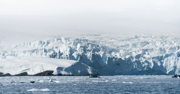 Alerta mundial: hallaron un "agujero negro" en la Antártida del mismo tamaño que Suiza y que devora el hielo del Polo Sur