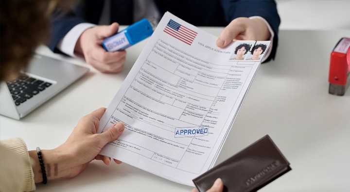 Alerta migratoria: USCIS cambia pagos y elimina formulario esencial para inmigrantes