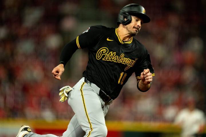 Deadspin | Pirates hurt Reds' playoff hopes with 11-inning victory