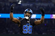 Eagles sign a three-time Pro Bowl edge rusher