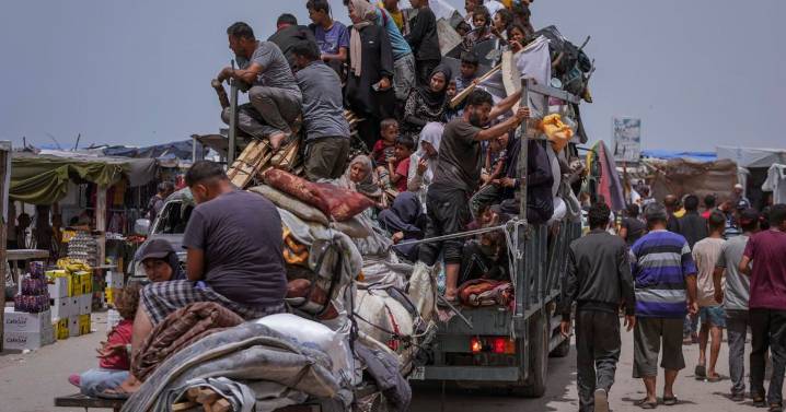 Israeli military begins its ground offensive in Gaza City as thousands of Palestinians flee