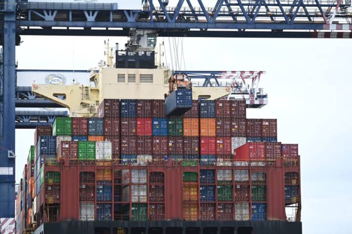 Private sector driving economy's 'sluggish' recovery