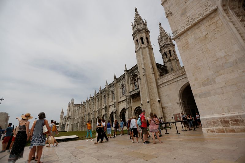 Fitch lifts Portugal to 'A' on fiscal strength, external deleveraging