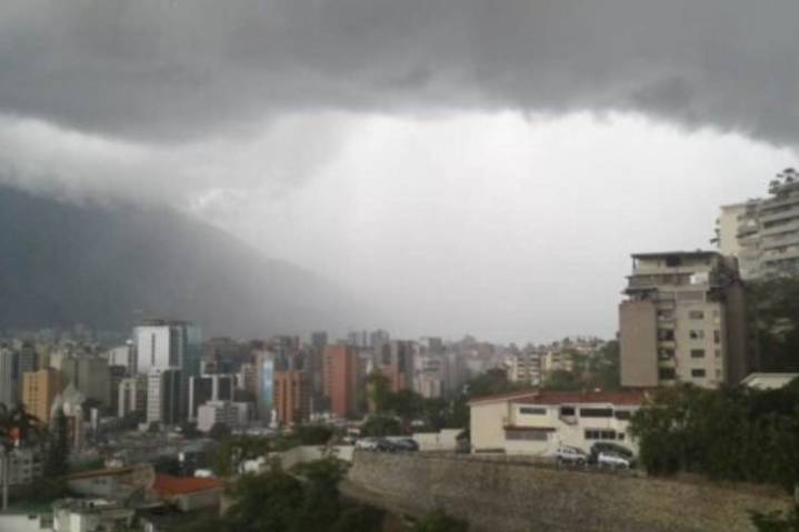 Onda Tropical 94 genera lluvias y tormentas eléctricas en gran parte de Venezuela #25Sep