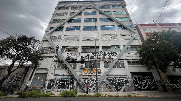 Edificio dañado por el sismo del 19-S es usado como bodega