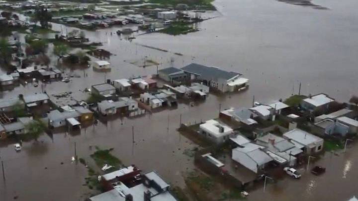 Lo que dejó Santa Rosa: inundaciones, evacuados y árboles caídos