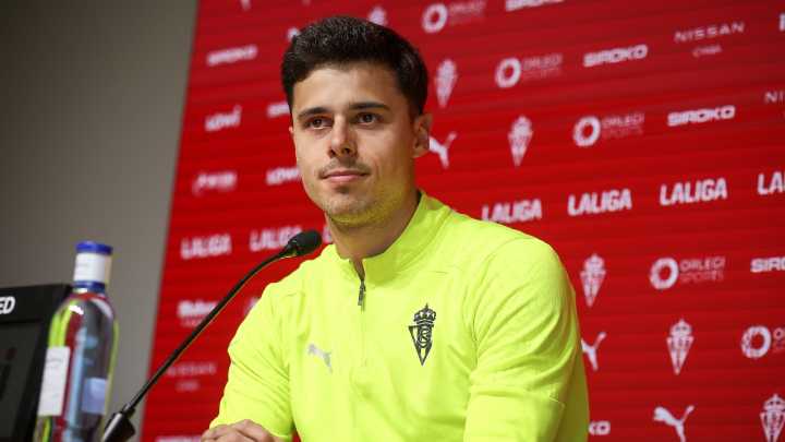 Gaspar destaca con orgullo el «partidazo» del Sporting y defiende a Rosas: «No le atienden y él no escucha nada, en teoría solo es amarilla si te atienden fuera del campo»