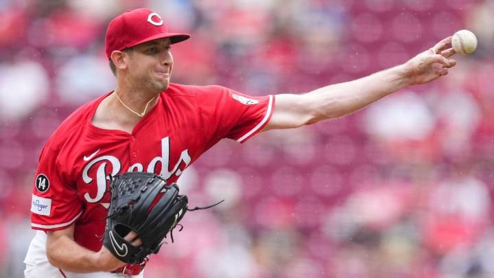 Reds' Nick Lodolo strikes out 12, exits with groin injury