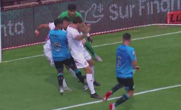 El insólito gol que le anularon con el VAR a Belgrano contra Barracas Central