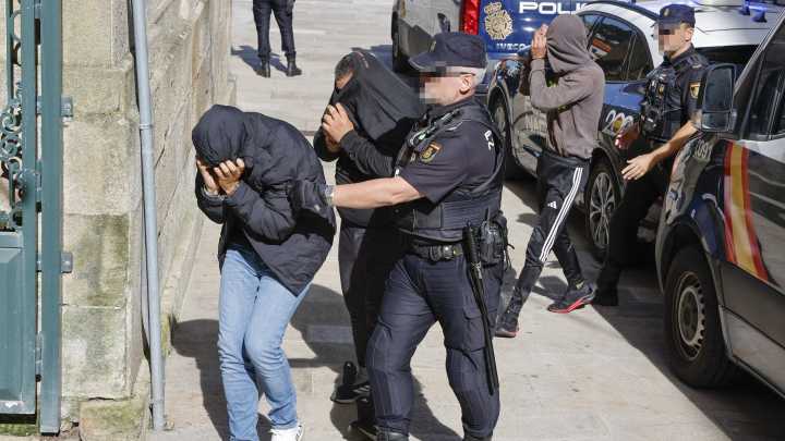 Prisión comunicada e sen fianza para 9 detidos polo alixo de 3.500 quilos na Pobra
