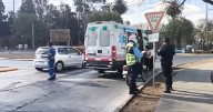 [URGENTE] Terrible accidente entre una moto y una camioneta a metros del Materno
