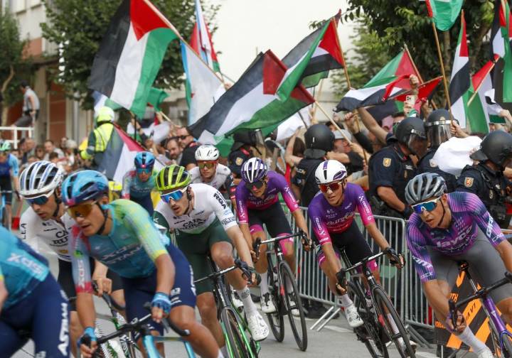Diez detenidos por las protestas propalestinas en la Vuelta a su paso por Lugo