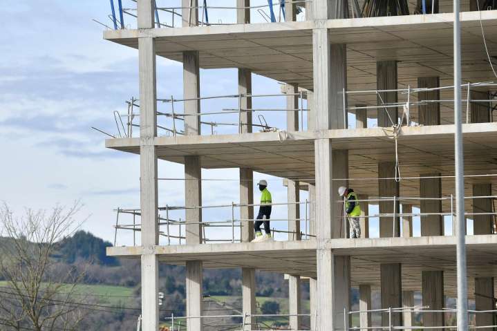 El SMI es el salario más frecuente en España y sus subidas frenaron la creación de 150.000 empleos