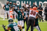 Former Eagles QB Carson Wentz stars in Vikings' win, will start vs. Steelers