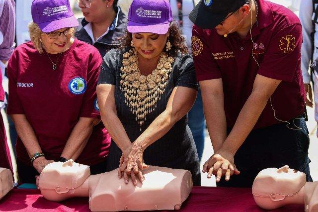 Clara Brugada encabeza clase masiva de primeros auxilios y RCP