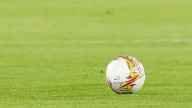 Indignación por agresión que sufrió árbitra por parte de un jugador en pleno partido del fútbol colombiano
