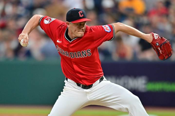 Deadspin | Tigers activate RHP Paul Sewald, DFA RHP Jose Urquidy