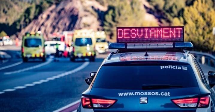 Dos heridos graves y uno menos grave en un accidente de autocar en la C