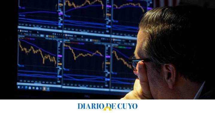El riesgo país cerca de los 1000 puntos pone en jaque los planes del Gobierno