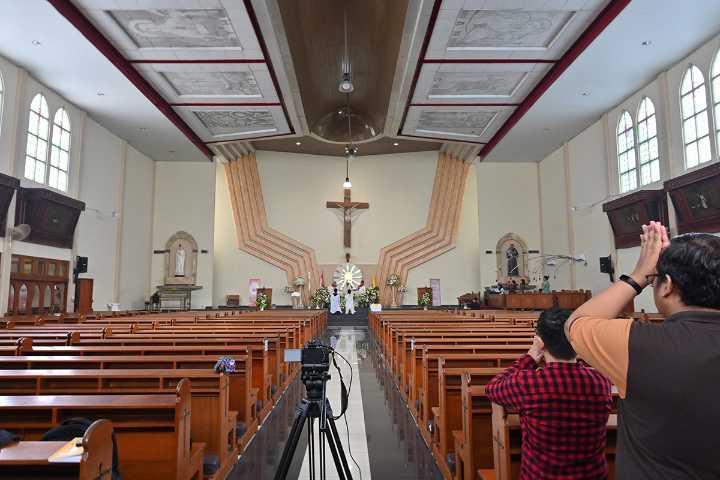Muslims force Christians to stop worship services in Indonesia