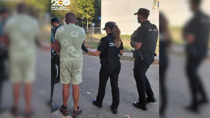 Detenido en Mallorca tras encadenar a su pareja a la cama y obligarla a ceder un piso y un coche