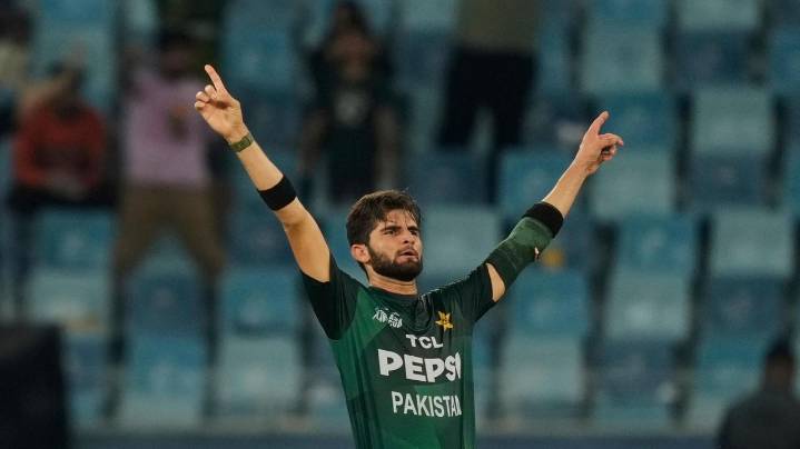 Pakistan sets aside handshake dispute with India and knocks UAE out of Asia Cup