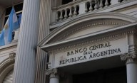 Desesperado, el gobierno reimpuso el cepo al dólar