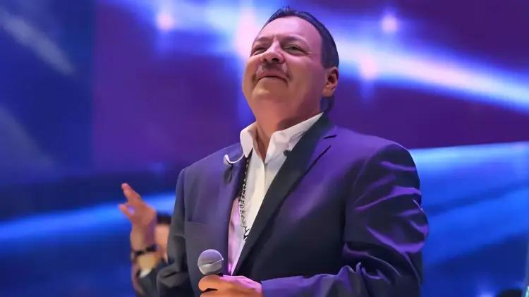 Julio Preciado hospitalizado por neumonía leve derivada del exceso de trabajo