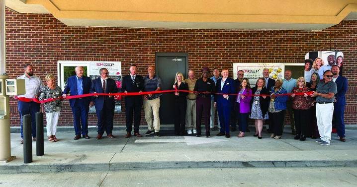 EKCEP celebrates new Hazard location with ribbon cutting