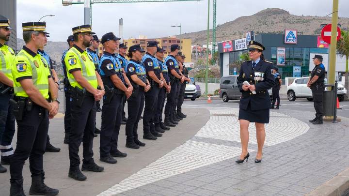 Darias defiende el papel de la policía de proximidad para ganar seguridad