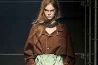 Palabra de pasarela: 7 trucos de estilo de los que más saben y que hemos aprendido viendo los desfiles de la temporada otoño