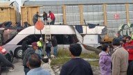 Tren impactó a un autobús en el centro de México dejando ocho muertos 