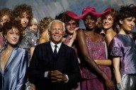 De la invención de las alfombras rojas a las modelos sonrientes: todas las revoluciones que Armani inició en la moda