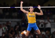 Duplantis gana el oro con un nuevo récord del mundo