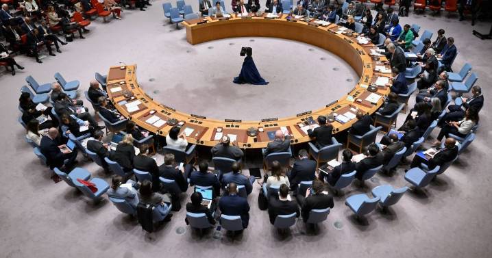 Consejo de Seguridad de la ONU vota a favor de reanudar sanciones contra Irán