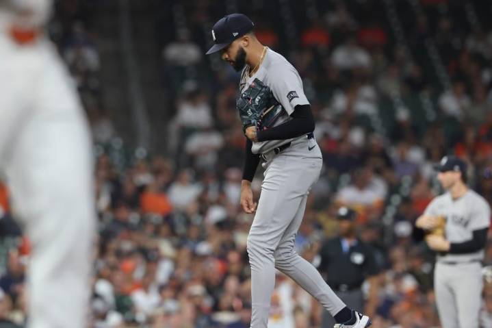 Devin Williams, Yankees unravel in wild loss to Astros