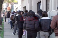 Largas filas de jóvenes en Paraná para inscribirse al programa Fomentar Empleo
