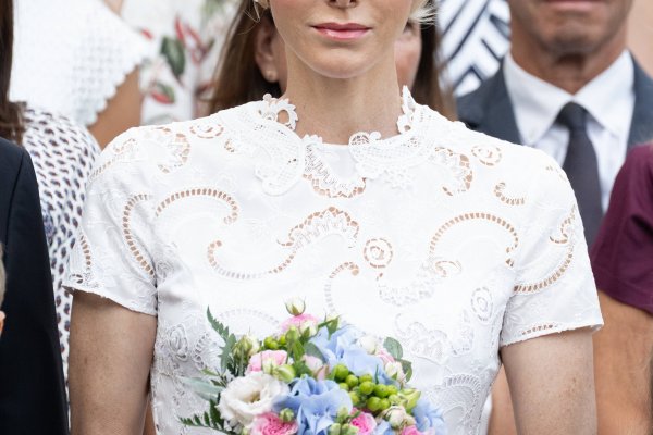 Las uñas nude glass cortas de Charlene de Mónaco son muy elegantes