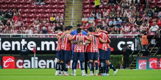 ¿Quiénes son los elementos convocados de Chivas para el juego ante Puebla?