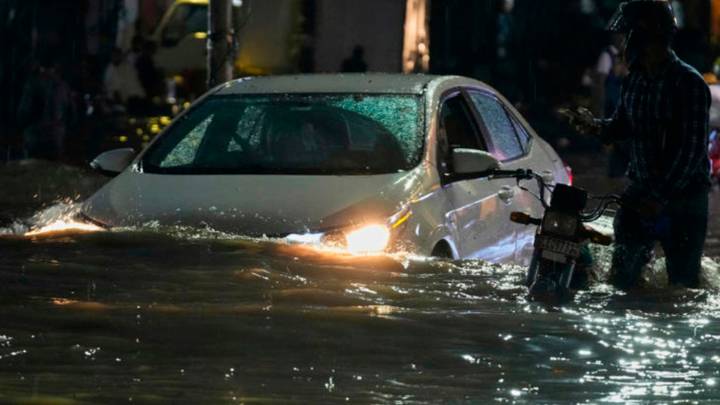 Pakistán: más 120 mil evacuados por inundaciones