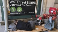 Orden de Trump cambiaría drásticamente el trato NYC ofrece a las personas sin hogar
