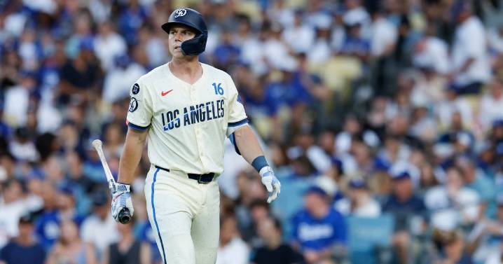 Dodgers' Will Smith expected to miss rest of regular season with hairline fracture in his right hand