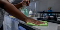 Jalón de orejas a quienes no pagan salario, salud y pensión a las trabajadoras domésticas: Corte recordó obligaciones