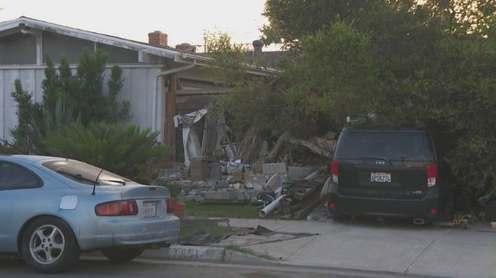 Huntington Beach ‘clutter home’ draws nearly 40 complaints from neighbors 