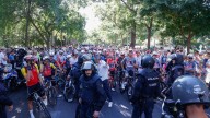 Las protestas por Palestina en la final de La Vuelta a España 2025 en Madrid, en imágenes