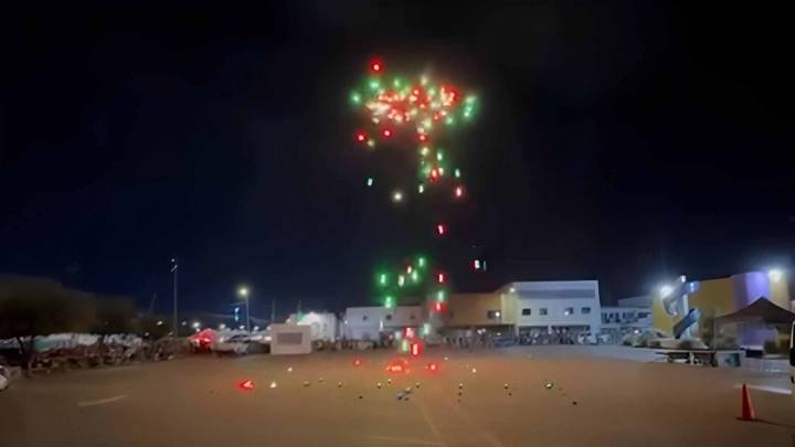 Video: Drones Chocan Durante Show del Grito de Independencia en Piedras Negras, Coahuila
