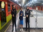 Policías ayudan a adolescente a volver a casa tras perderse en Indios Verdes