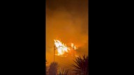 Un incendio en Benalmádena obliga a desalojar viviendas y a cortar el Cercanías