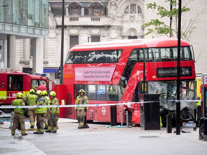 15 people hospitalized in double-decker bus crash in London